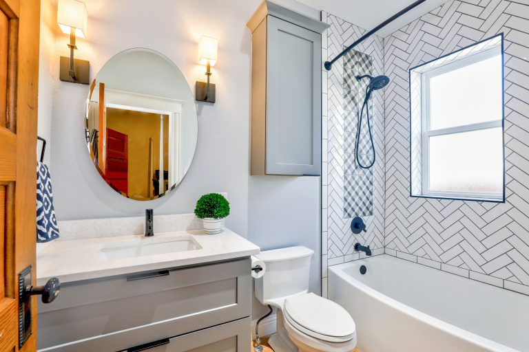 Things You Should Get Rid of Right Away in Your Bathroom
